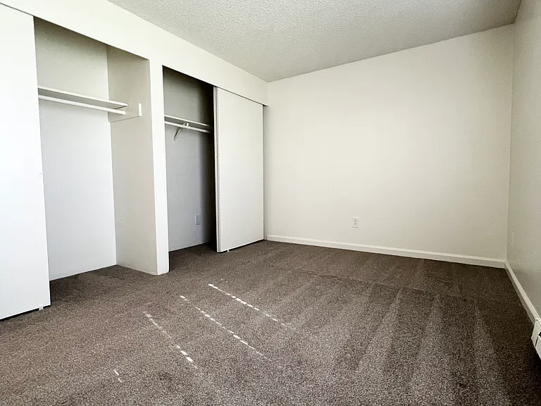 Sunset Ridge Apartments — Photo 24