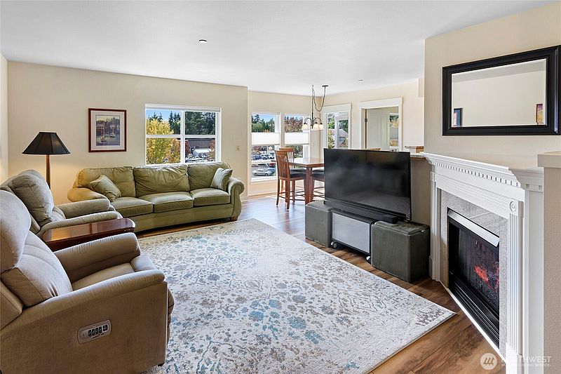 5th image of 300 High School Road NE #406