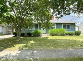 1304 N Briarfield Dr, Lansing, MI 48910