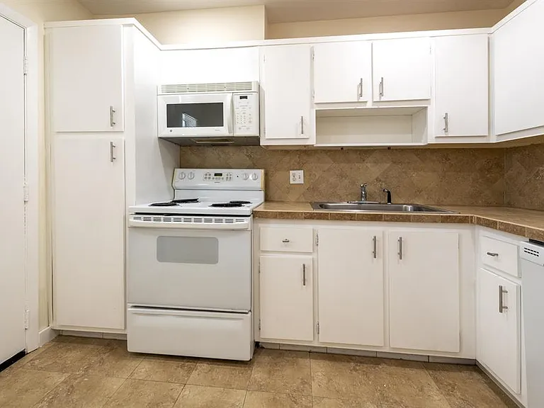 6061 N Falls Circle Dr #402 — Photo 5