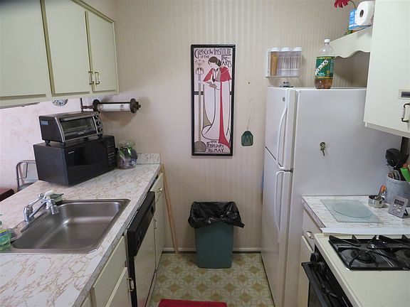 5th image of 1451 Westbury Dr