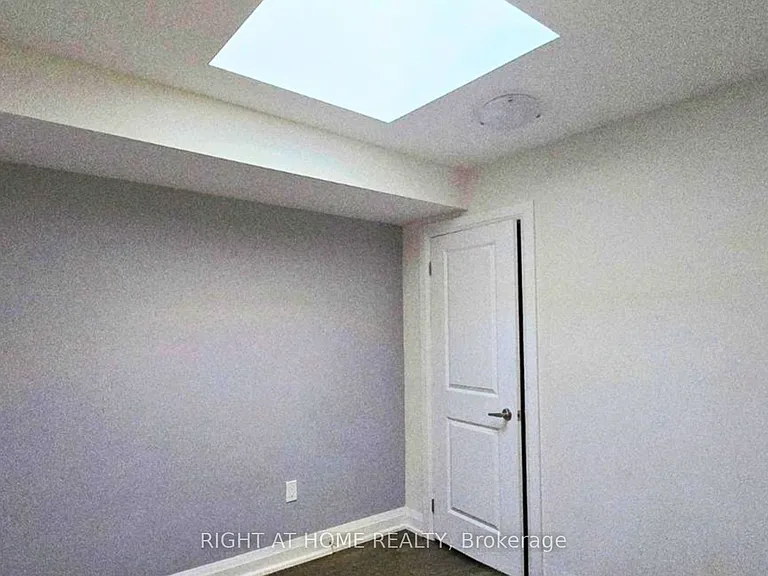 1758 Lawrence Ave W #1 — Photo 32