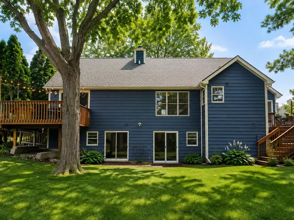 929 Alton Ct, Winthrop Harbor, IL 60096