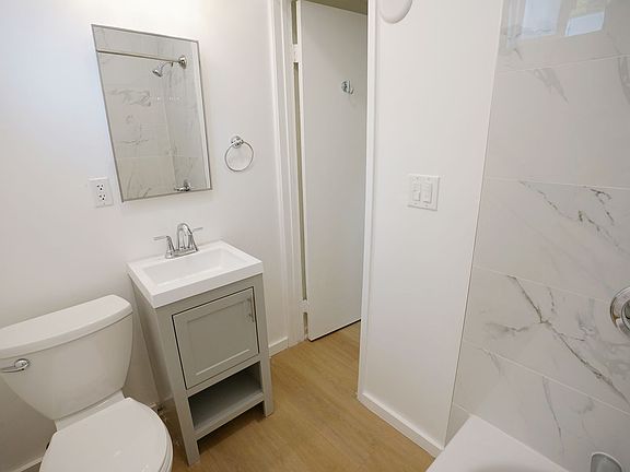 5th image of 822 N Las Palmas Ave #8225