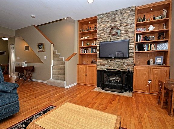 4th image of 3235 N Ravenswood Ave