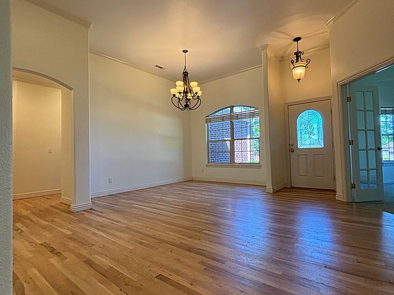 2nd image of 4001 SW Hawthorne Pl
