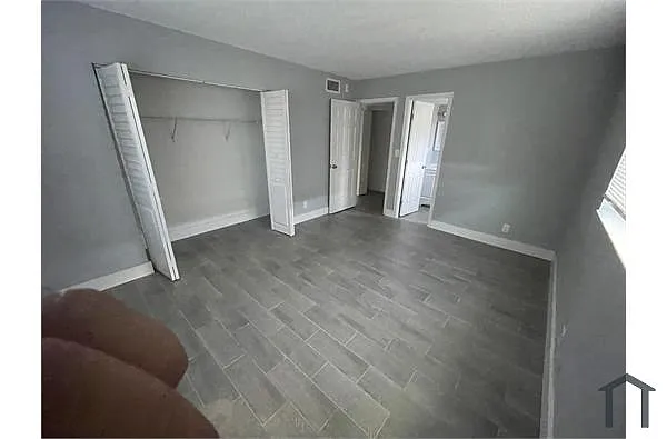 Building Photo - 201 NW 32nd Ct #111