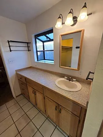 82 Claire Way — Photo 7