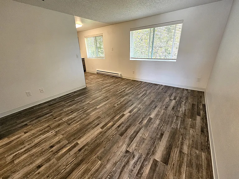 Chandelle Apartments — Photo 12