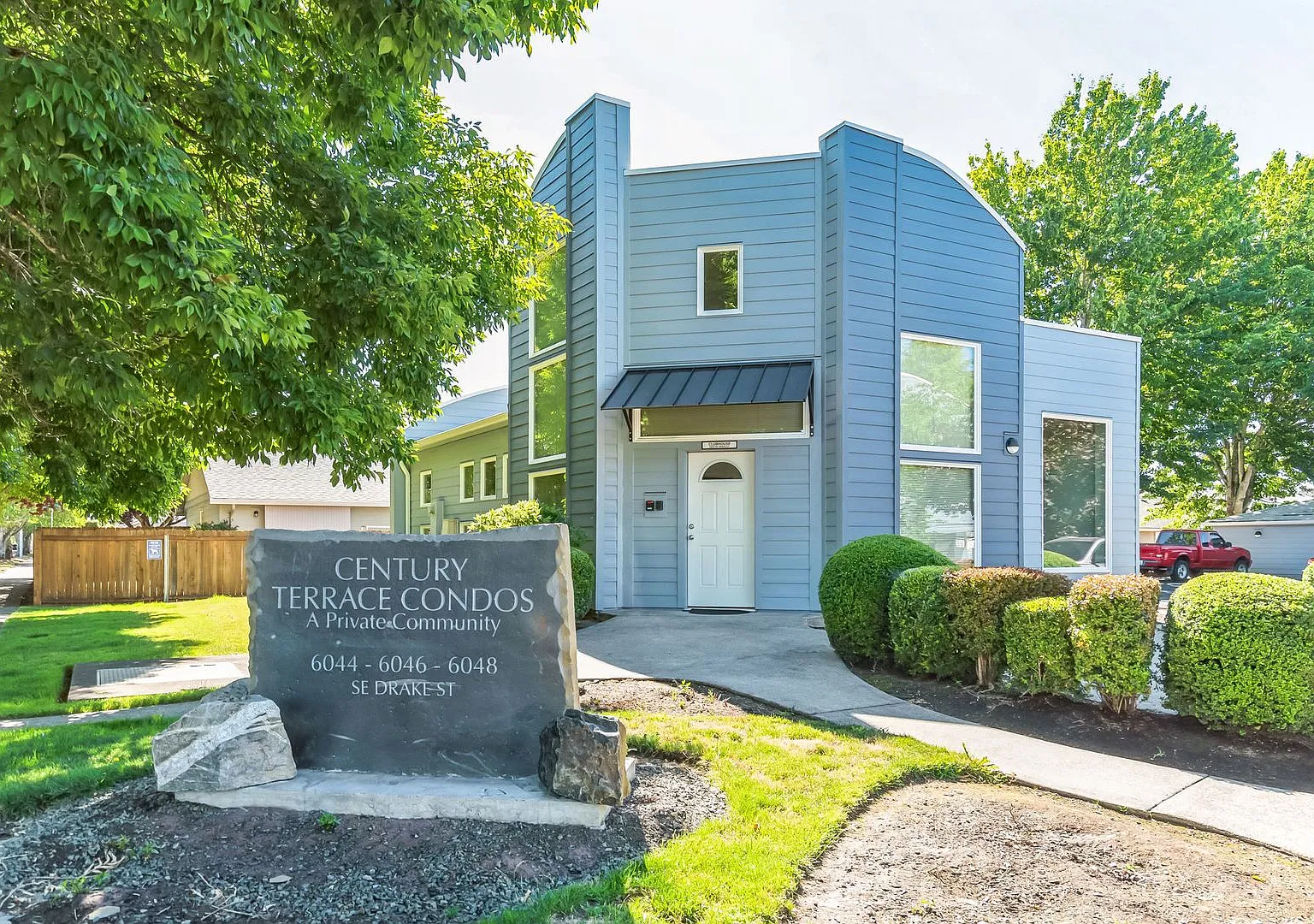 2 bed, 1.0 bath, 794 sqft, $1,450 — Photo 3