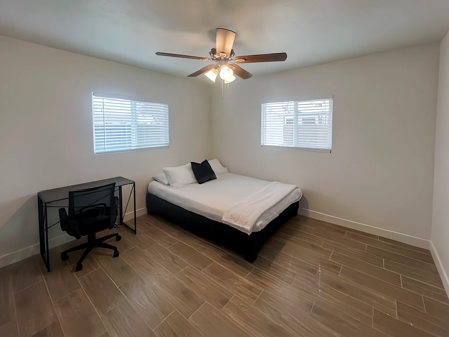 4 bed, 3.0 bath, 2000 sqft, $953 — Photo 2