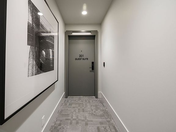 5th image of 567 Emerson St #1108
