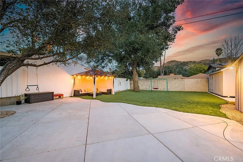 3 bed, 2.5 bath, 1935 sqft, $6,500 — Photo 2