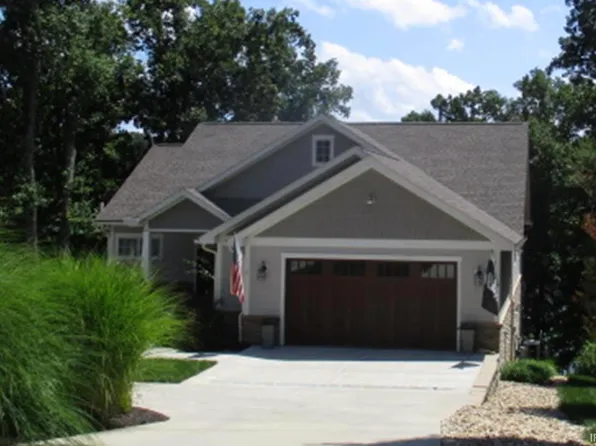 2836 E Pointe Cove Rd, Bloomington, IN 47401