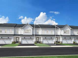 8 Oakwood Ln, Sellersville, PA 18960