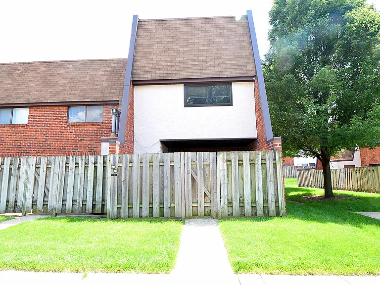 20 King Arthur Ct — Photo 23
