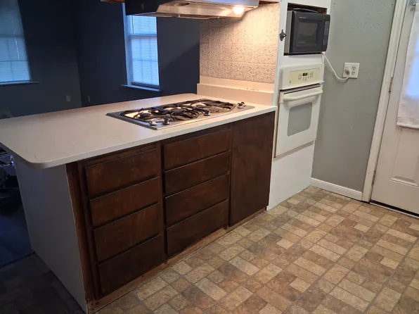 2909 NW 22nd St, Fort Worth, TX 76106