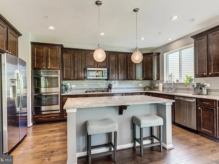 7502 Calais Way — Photo 24