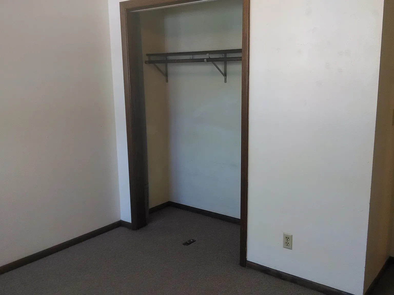 3 bed, 1.5 bath, $1,290 — Photo 2