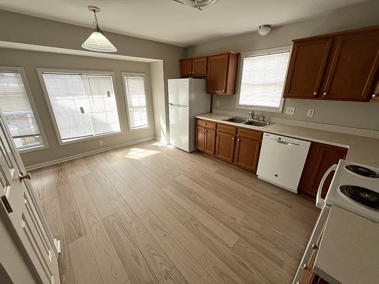 2637 Sierra Dr — Photo 4