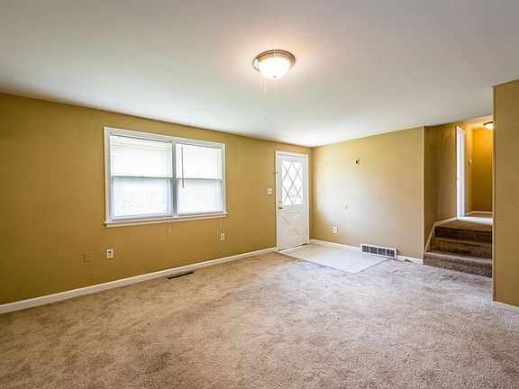 3rd image of 239 Skyview Dr