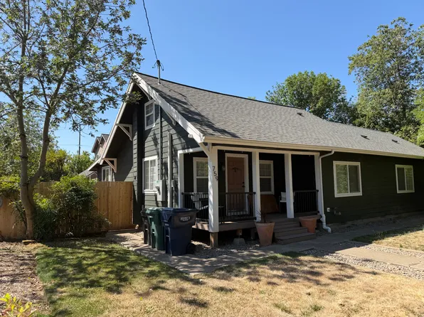 759 D St, Independence, OR 97351