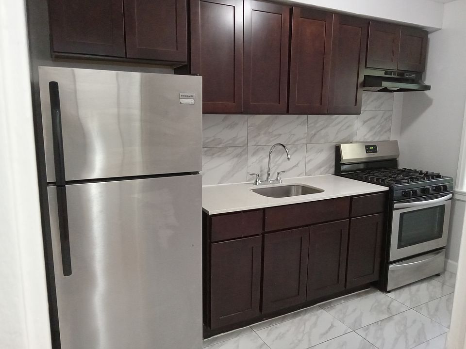 1st image of 5 Beaumont Pl APT 1C