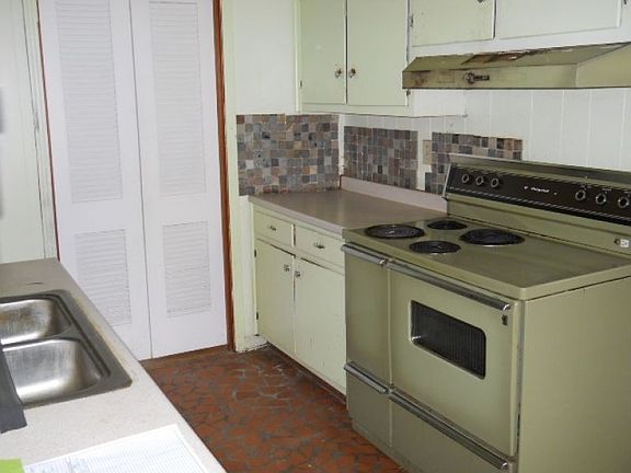 3rd image of 4525 Saint Honore Dr