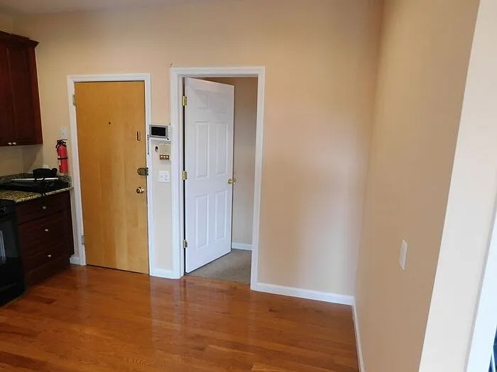 305 Milburn Ave #5 — Photo 5