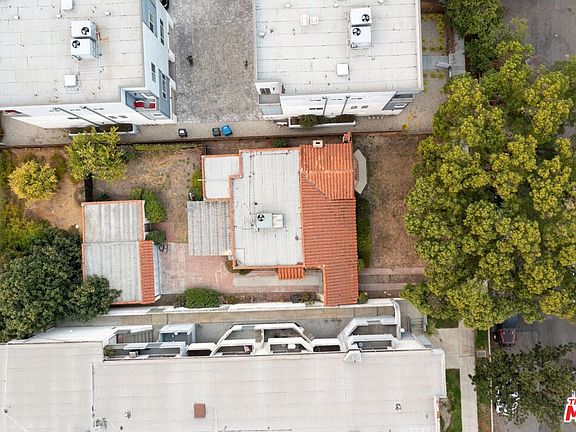 2nd image of 4823 Satsuma Ave