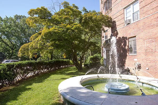Sold by Re/Max In The City | media 33