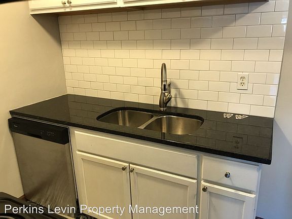 2nd image of 2424 4th St NE APT 5