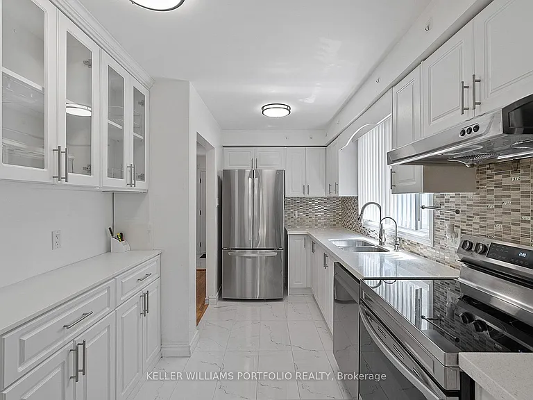 24 Ulysses Pl — Photo 17