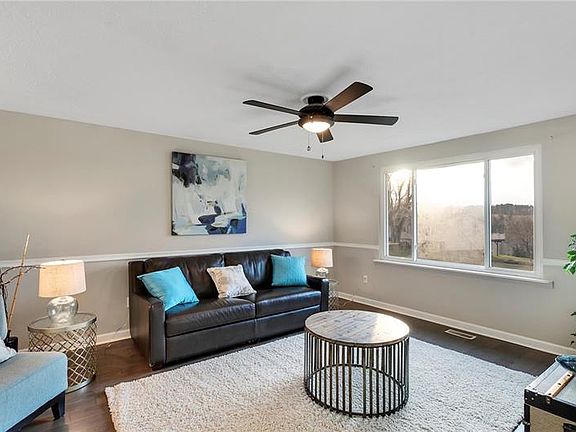 3rd image of 124 Cranbrooke Dr