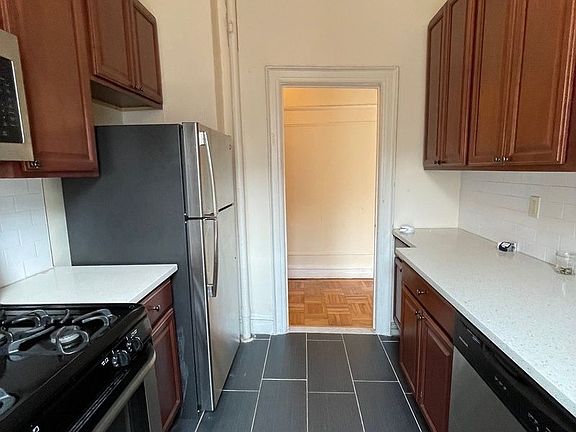 4th image of 271 Parkside Ave APT D3