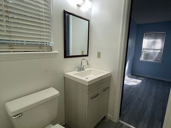 5th image of 1411B Baymeadows Dr