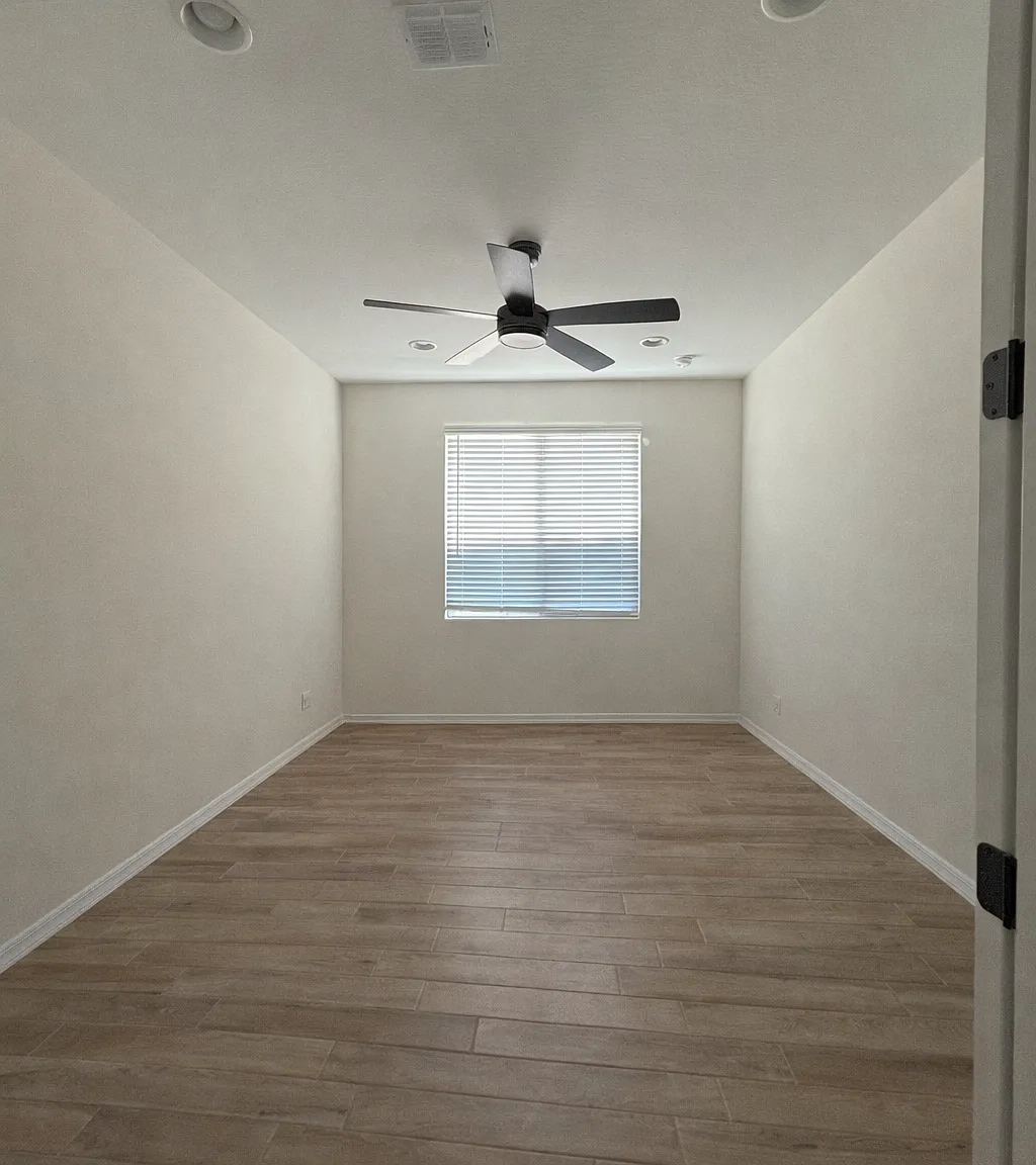 4 bed, 2249 sqft, $2,900 — Photo 3