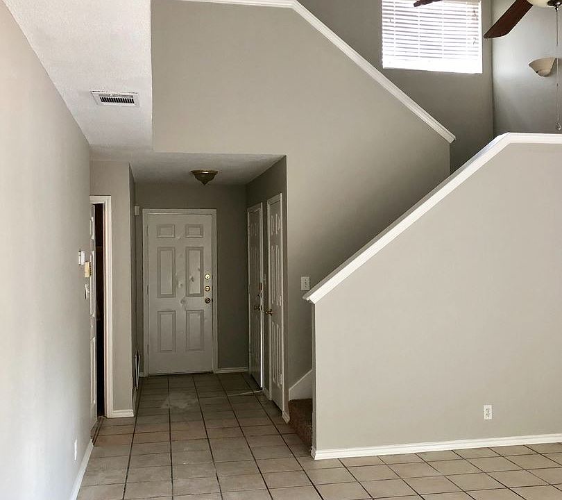 1st image of 125/127 Crest Dr