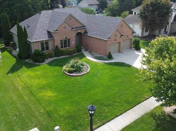 8110 High Oaks Dr, Lambertville, MI 48144