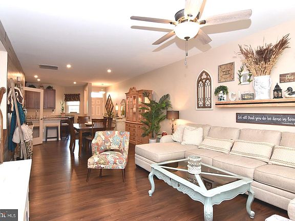3rd image of 30043 Plantation Dr
