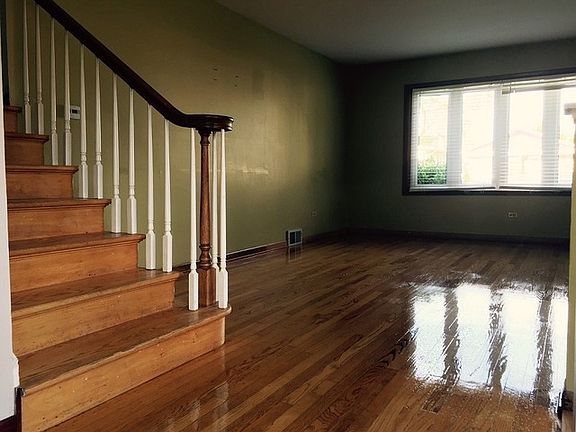 3rd image of 9236 S Parkside Ave