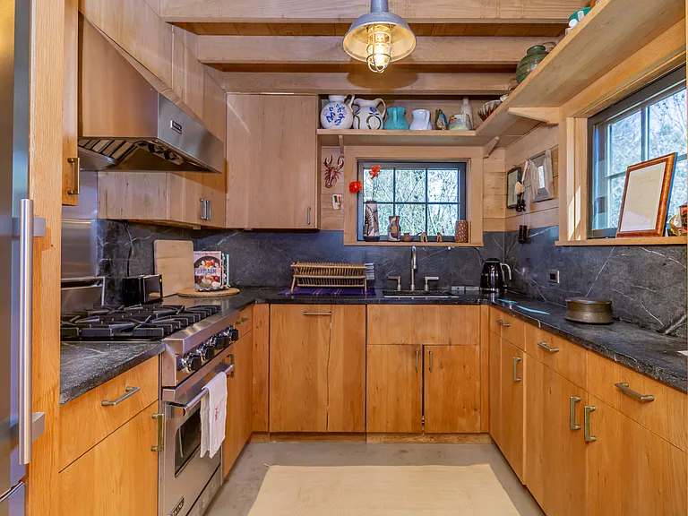 57 Jobs Ln — Photo 32