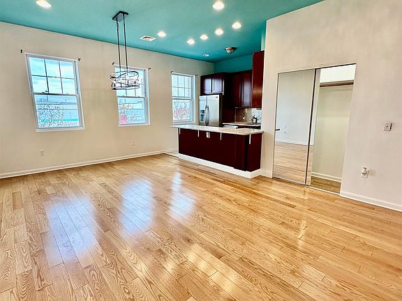5th image of 606 Kennedy Blvd #1