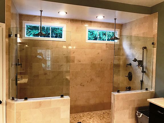 Master Bath with DOUBLE RAIN SHOWERS!