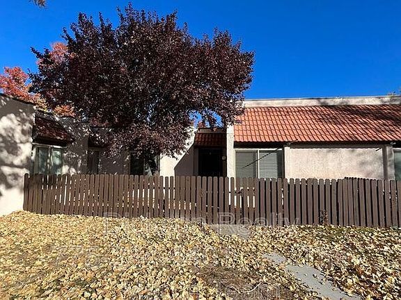 2nd image of 1005 Baywood Dr APT B