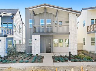 27345 Creekwood Ln, Valencia, CA 91381