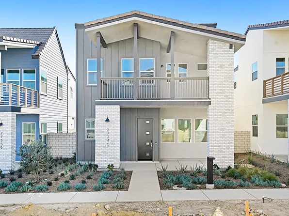27345 Creekwood Ln, Valencia, CA 91381