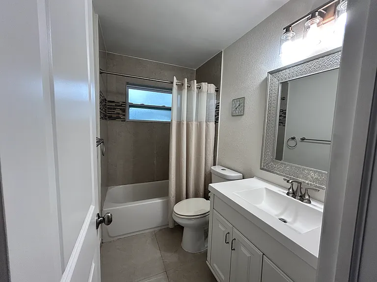 123 SW 13th St — Photo 13