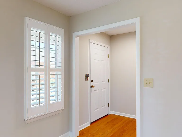 727 Chancery Ln — Photo 6