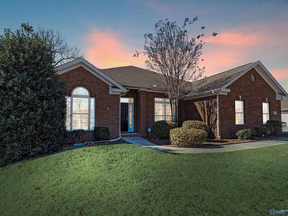 1st image of 228 Wainscott Dr